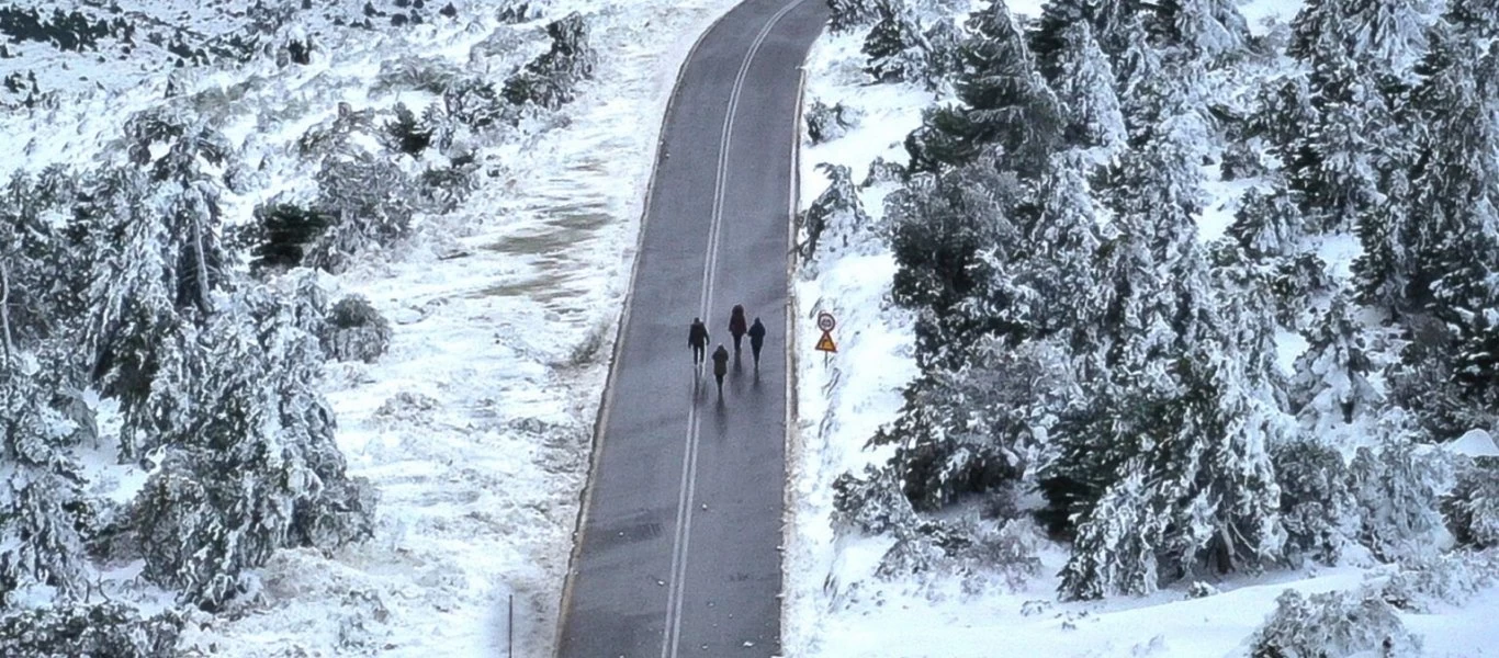 Χιλιάδες σπίτια στην Αττική χωρίς νερό-ρεύμα μέσα στη παγωνιά - Άνοιξε η Εθνική - Που αντιμετωπίζονται προβλήματα
